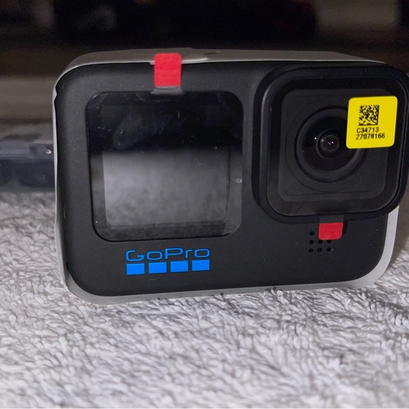 BRAND NEW NEVER USED-GOPRO HERO 11 SPECIAL BUNDLE PACKAGE WITH EXTRA ACC. - Picture 12 of 15